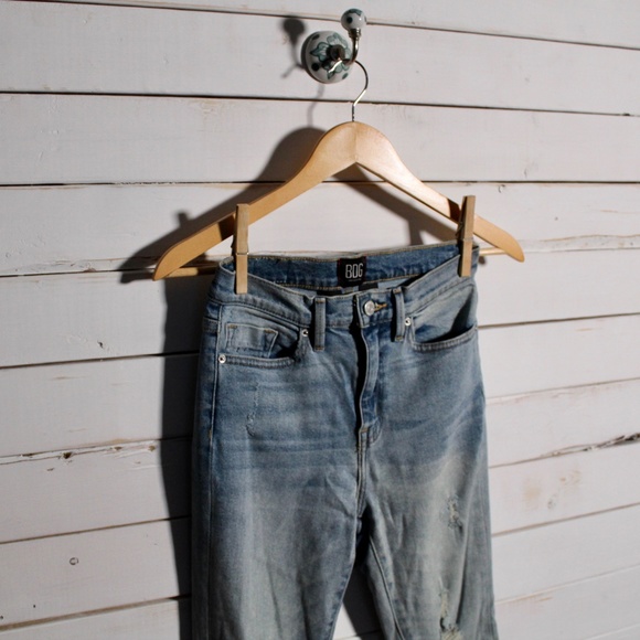 BDG UO Twig High Rise Skinny Destroyed Jean NWOT - Picture 2 of 9